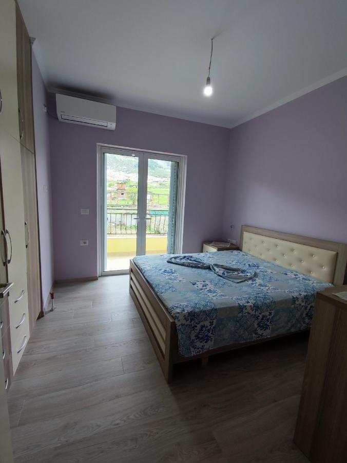 Cheerful 2 Bedroom Villa With Free Parking. Gjirokaster Bagian luar foto