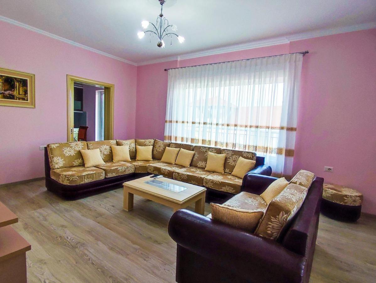 Cheerful 2 Bedroom Villa With Free Parking. Gjirokaster Bagian luar foto